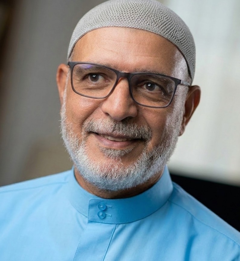 الأستاذ عبد العزيز